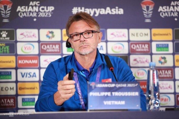 HLV Troussier: 'Việt Nam vẫn có thể thắng Nhật Bản' 