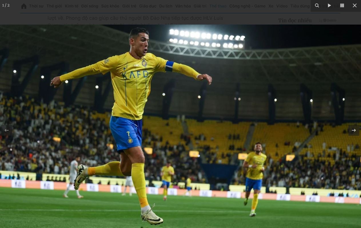 Ronaldo ăn mừng sau khi giúp Al Nassr có chiến thắng