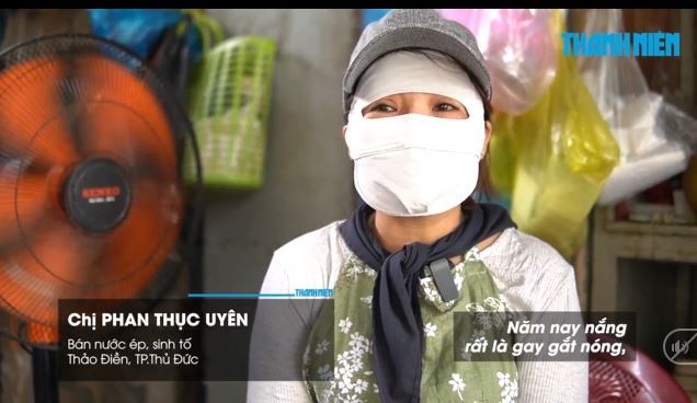 Nắng nóng gay gắt, gánh nước giải khát vỉa hè TP.HCM 'bội thu'