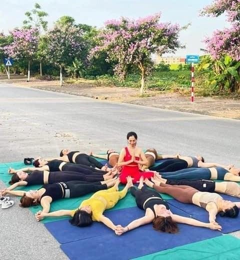 Xử phạt 14 phụ nữ tập yoga, chụp ảnh giữa đường ở Thái Bình
