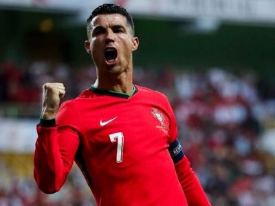 Ronaldo nói gì sau khi lập cú đúp, M.U bất ngờ giữ lại HLV Erik ten Hag