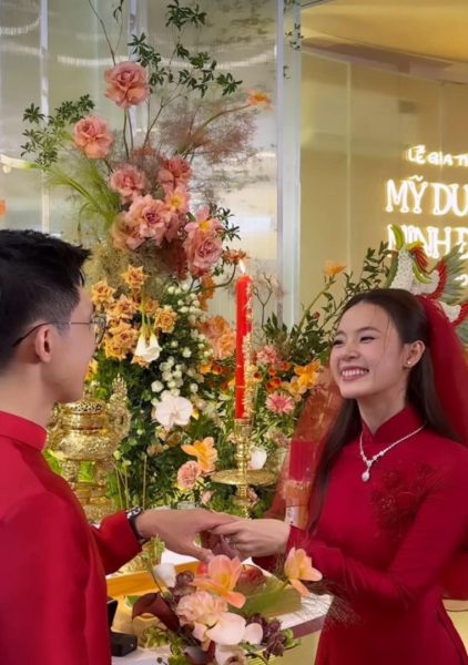 Khoảnh khắc trong lễ cưới Midu. Video: Midu Official