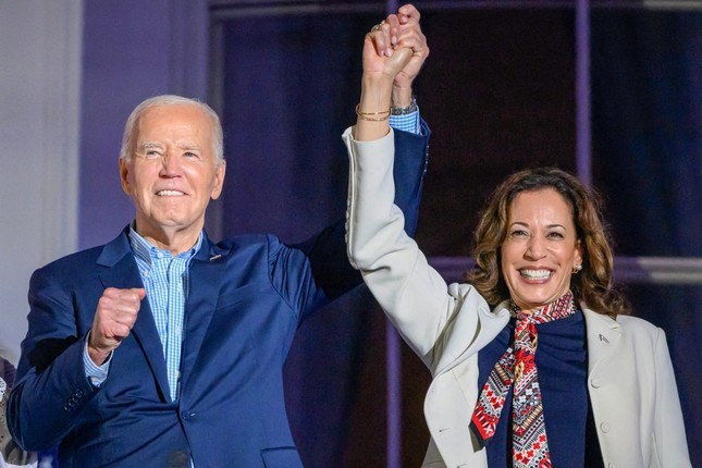 Ông Joe Biden rút khỏi cuộc đua vào Nhà Trắng và nhường suất cho bà Kamala Harris