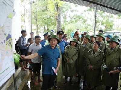 Bí thư Thành ủy Hà Nội thị sát vùng rốn lũ Chương Mỹ và Quốc Oai, nơi hàng nghìn hộ dân bị ngập