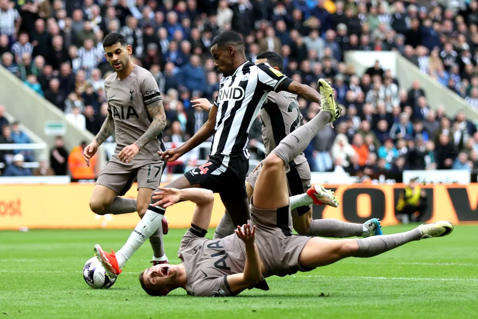 Soi kèo Newcastle vs Tottenham, 19h30 ngày 1/9/2024