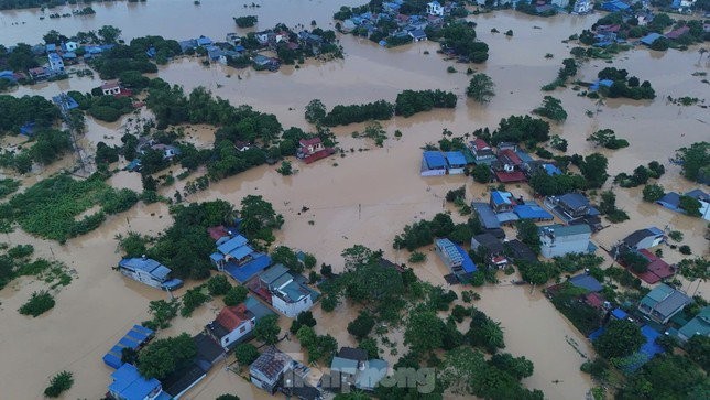 Thủ tướng nghẹn giọng, bật khóc khi nói về mất mát, thiệt hại của người dân, của đất nước