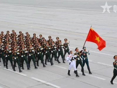 Đoàn Việt Nam hợp luyện duyệt binh tại thao trường Nga