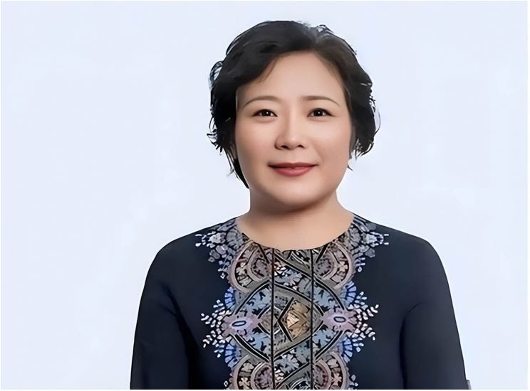 Từ cô gái quê đến nữ tỷ phú địa ốc ở Trung Quốc, mỗi tháng thu 7.100 tỷ đồng tiền thuê nhà